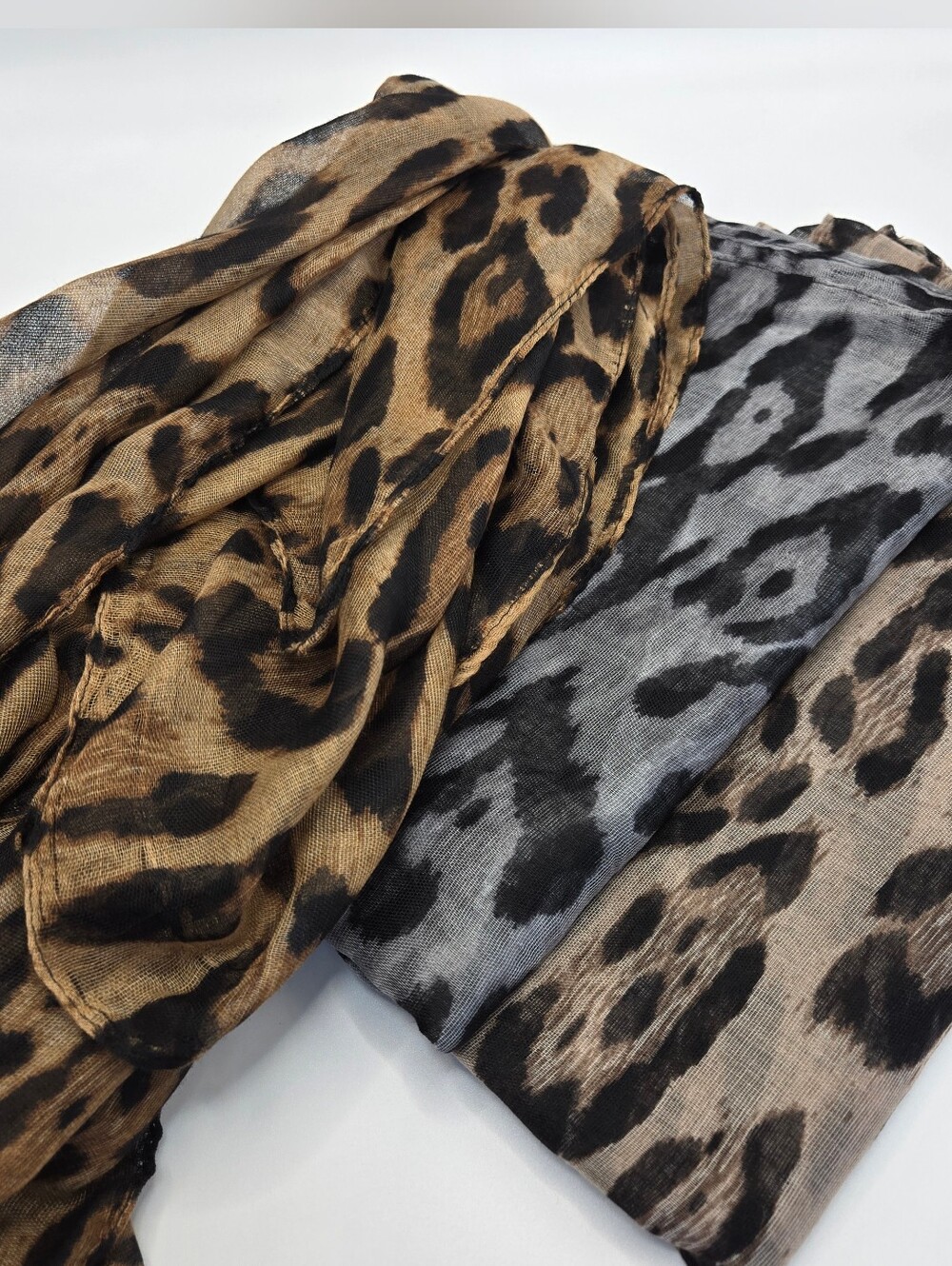 NWOT - LARGE Synthetic 100% Silk Feel Fashion Scarves - Picture 8 of 12